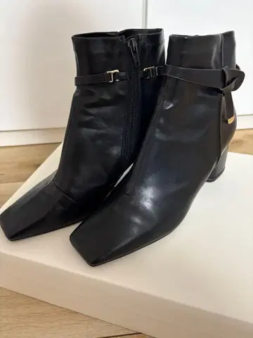 블랙 스퀘어토 숏부츠