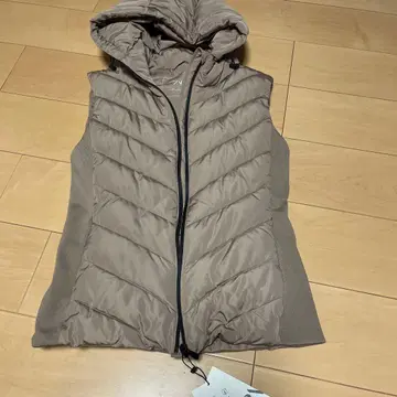 새상품 ZARA 다운 베스트 L 사이즈 베이지