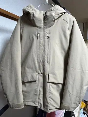 베이지 다운 자켓