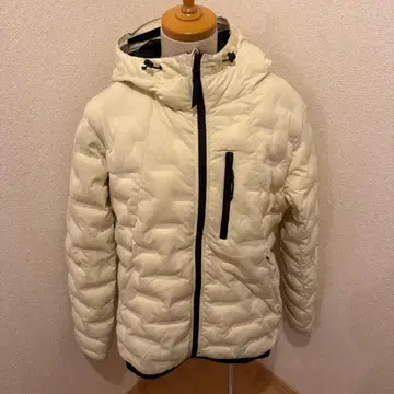 화이트 다운 자켓 후드 부착