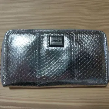 JIMMY CHOO 메탈릭 장지갑