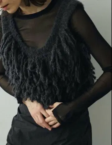 anuke 프린지 니트 뷔스티에