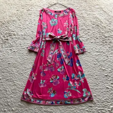 [새상품급] 레오나르 원피스 올 패턴 꽃무늬 트리밍 허리 리본 칸칸 소재