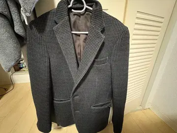 그레이 계열 체크 무늬 비즈니스 자켓