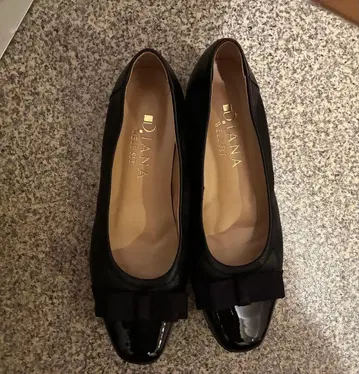 DIANA 블랙 플랫슈즈