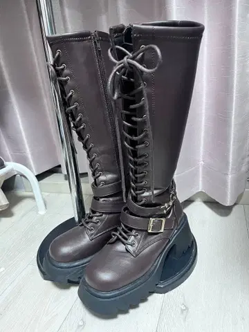 idem 브라운 레이스업 롱 부츠 통굽 레이스업 롱 부츠