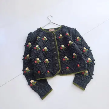 독일 작은 꽃 자수 티롤 니트 빈티지 블랙 A10