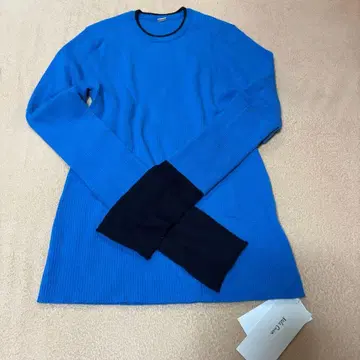 택 포함 새상품 Mila Owen 바이컬러 소매 레이어드 리브 니트