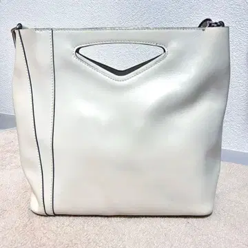 화이트 숄더백