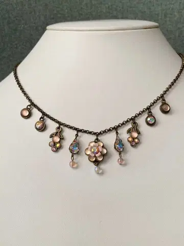 새상품급 미하엘 네그린 핑크 무광 유리 x 오로라 꽃 모티브 목걸이