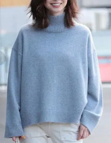 정가 2만 5천 데미룩스 빔즈 캐시미어 혼방 하이넥 풀오버 블루