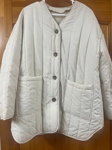 아이보리 퀼팅 자켓