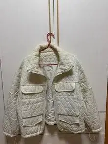 화이트 퀼팅 자켓