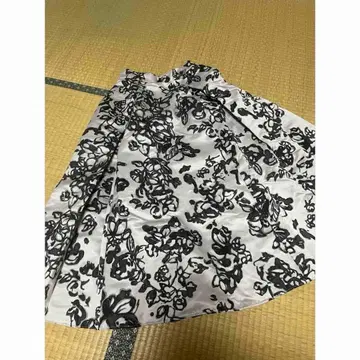 FRAY I.D 피그먼트 플라워 플레어 스커트