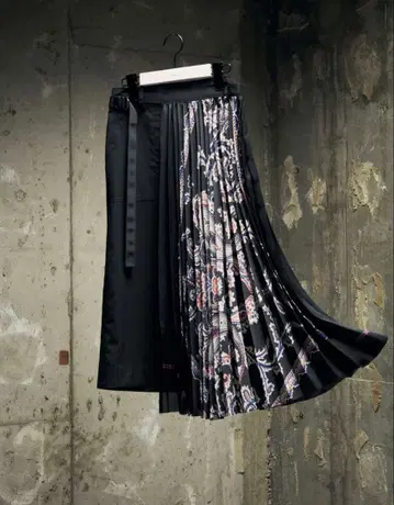 sacai 페이즐리 프린트 스커트