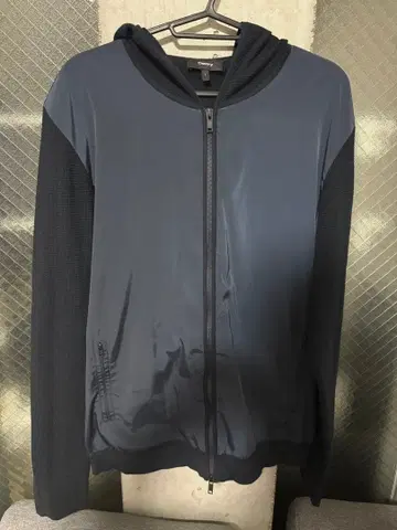 theory 네이비 나일론과 메쉬의 후드티