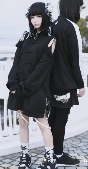 KRY x QissQill TAIKYOKU-KEN 오프숄더 저지