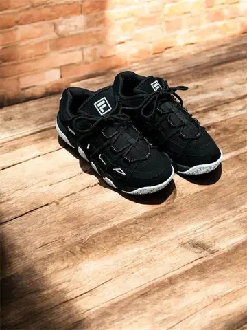 FILA 블랙 스니커즈