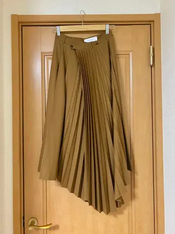 LE CIEL BLEU 브라운 플리츠 스커트