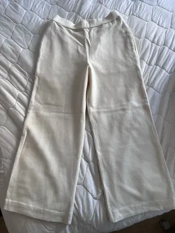 새상품급 Theory 화이트 팬츠