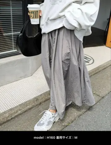 andme 나일론 롱 기장 플레어 스커트 블랙 M 사이즈