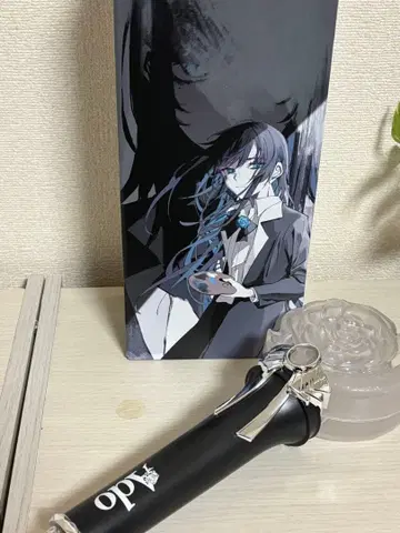 Ado 응원봉 모나리자의 옆모습