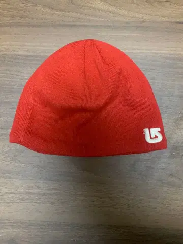 Burton 빨간색 니트 모자 비니