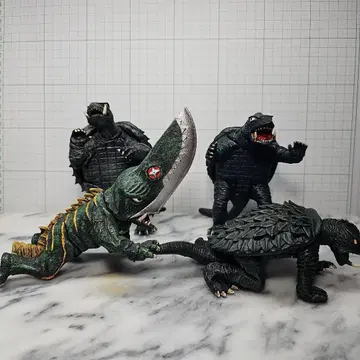 가메라 & 기론 피규어 4개 세트