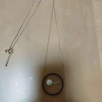 블랙 펜던트 화이트 펄 목걸이