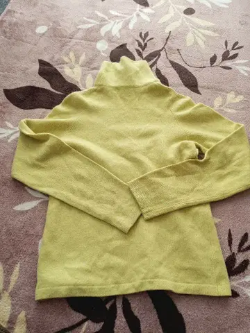 캐시미어 옐로우 그린 터틀넥 스웨터 긴팔