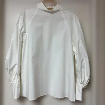 화이트 퍼프 슬리브 셔츠