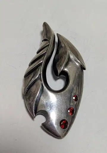 서울 페티쉬 펜던트 탑