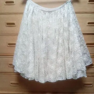 아이보리 플라워 레이스 플레어 스커트