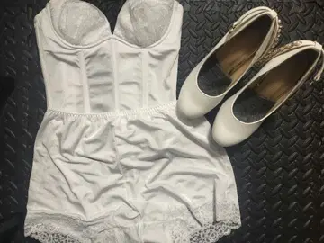 화이트 코르셋 브라이덜 이너