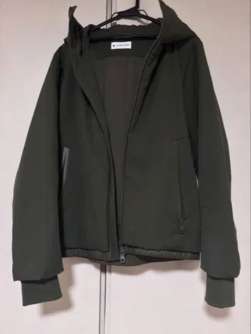 [글로벌 워크] 올리브 그린 후드 부착 나일론 자켓 S