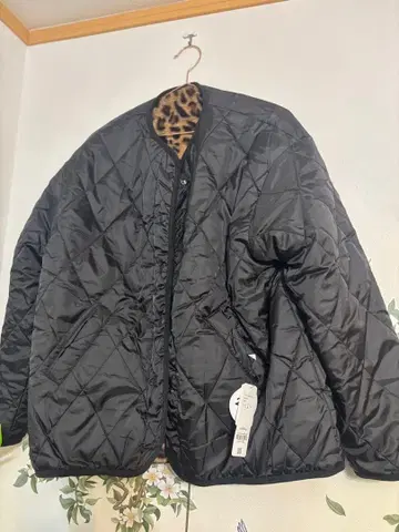 시착만 한 거의 새상품 coca 레오파드 무늬 리버서블 퀼팅 자켓