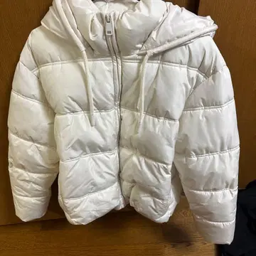 ZARA 화이트 후드 부착 다운 자켓