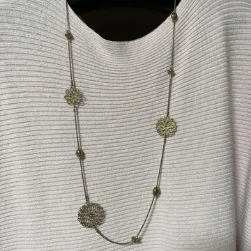 꽃 모티브 롱 목걸이 골드