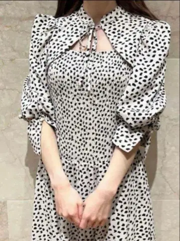 SNIDEL 스나이델 데콜테 오픈 도트 프린트 원피스