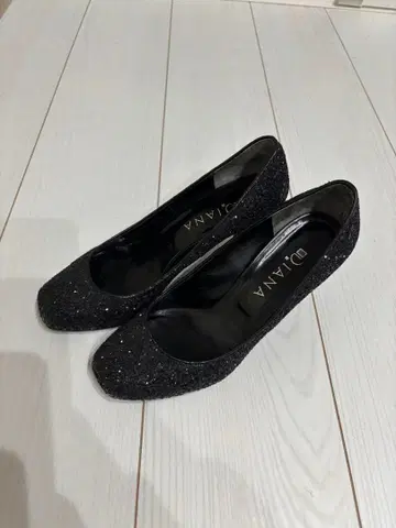 DIANA 반짝이는 펌프스 23cm