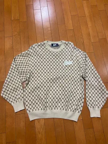 MOBB 베이지 니트 M 사이즈