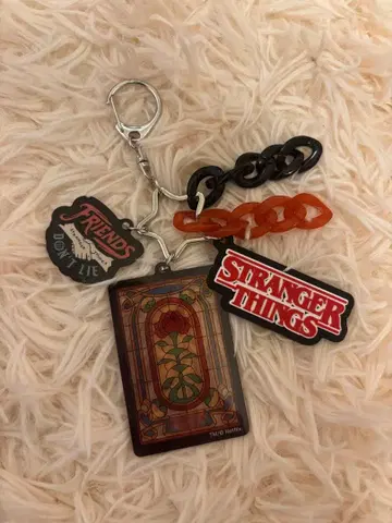 기묘한 이야기 자라자라 키링 스트신