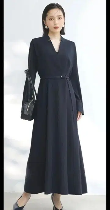 아뉴앙스 더블 새틴 노카라 원피스