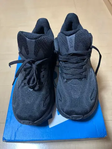 HOKA 클리프톤 10