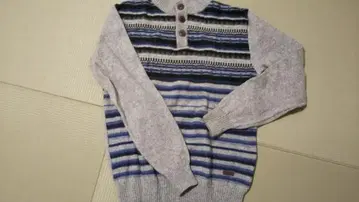 Golden Bear 그레이와 파랑 스트라이프 니트 스웨터