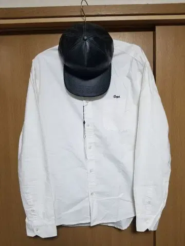 stampd 화이트 버튼 다운 긴팔 셔츠