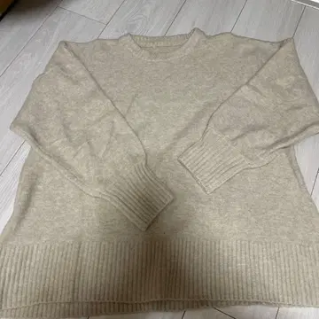 베이지 울 혼방 긴팔 스웨터