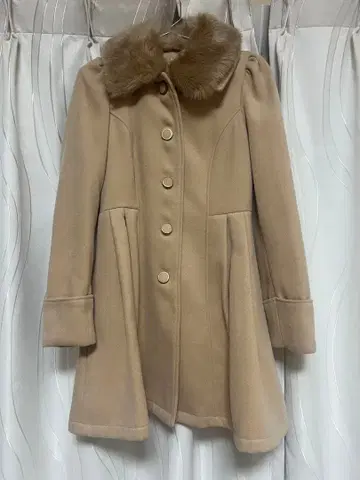 dazzlin 퍼 달린 베이지 롱 코트