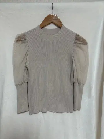 SNIDEL 베이지 오부 소매 니트