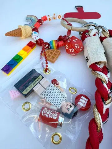 일레븐의 찰랑 스트랩 빨간색